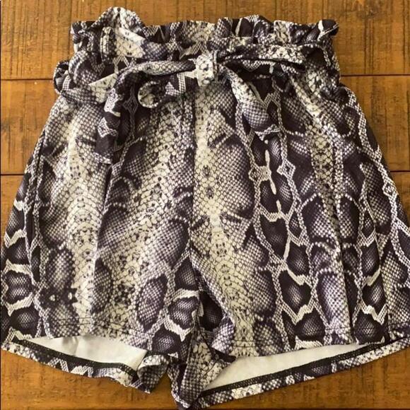 Snake print shorts - Picture 2 of 4